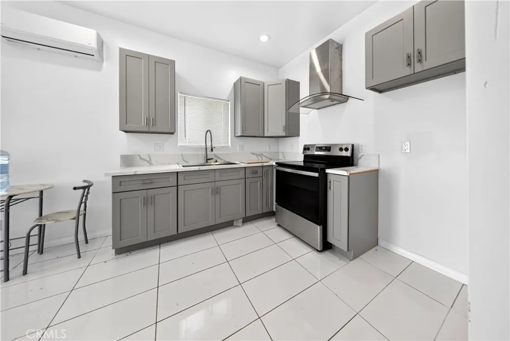 9959 Wisner San Fernando, CA 91345