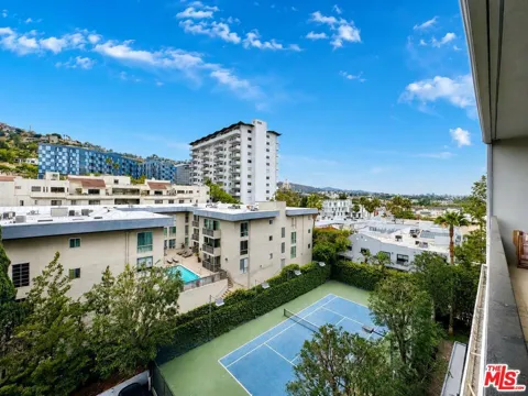 1100 Alta Loma Road #902