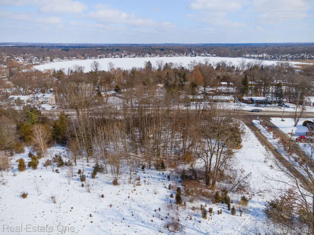 Williams Lake Rd. White Lake Charter Township, MI 48386