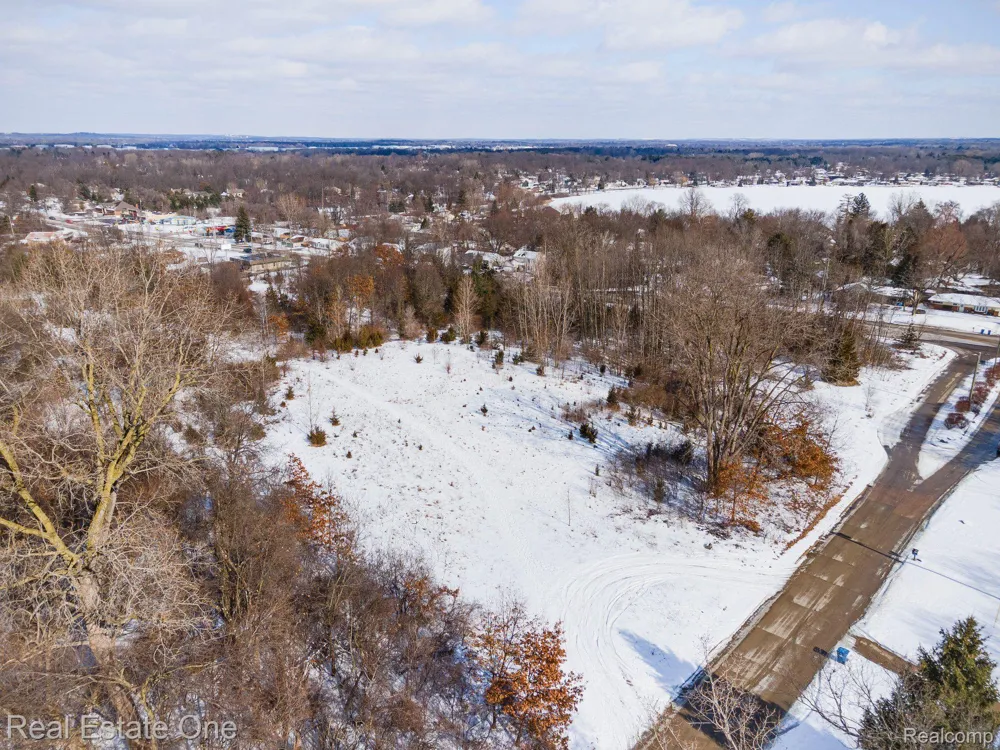 Williams Lake Rd. White Lake Charter Township, MI 48386