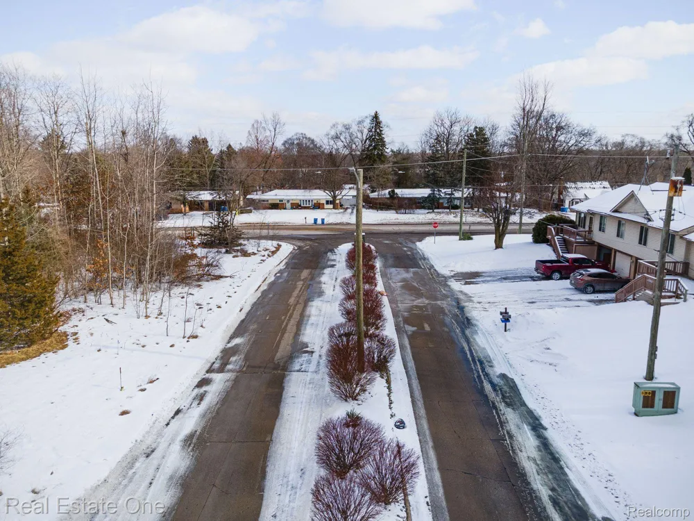 Williams Lake Rd. White Lake Charter Township, MI 48386