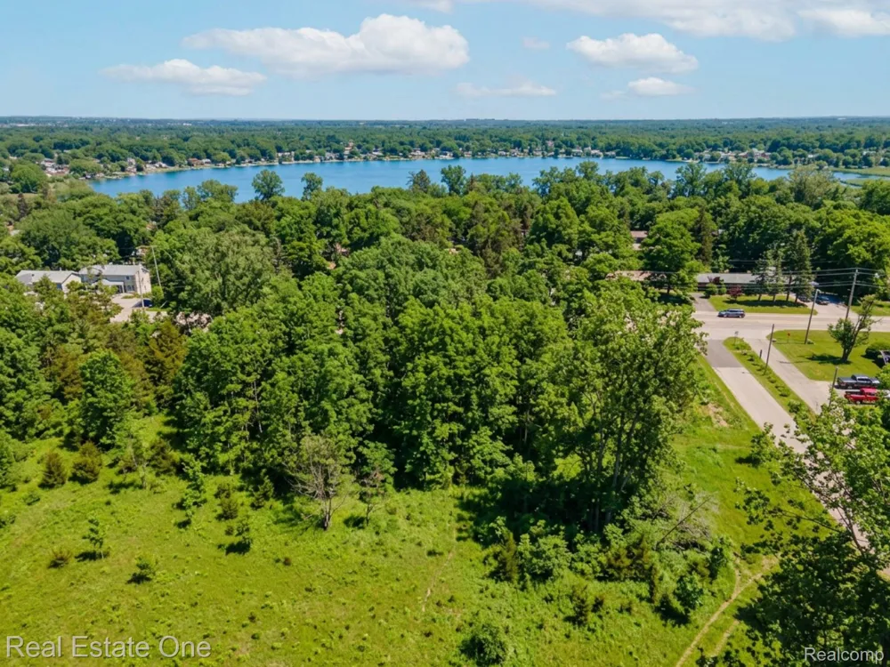 Williams Lake Rd. White Lake Charter Township, MI 48386