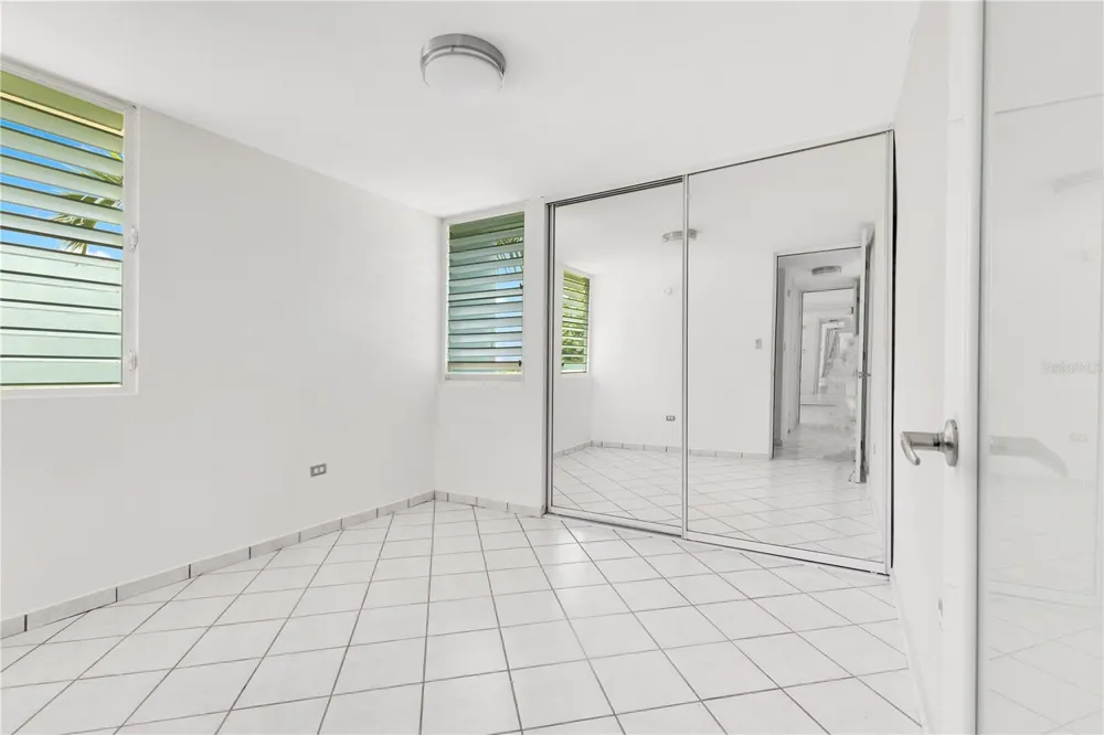 AVE. TRIOVEGABAJEÑO COND. TORRE VISTA #APT. 1504 Vega Baja, PR 00693