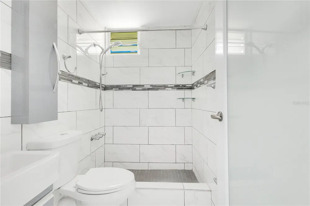 AVE. TRIOVEGABAJEÑO COND. TORRE VISTA #APT. 1504 Vega Baja, PR 00693