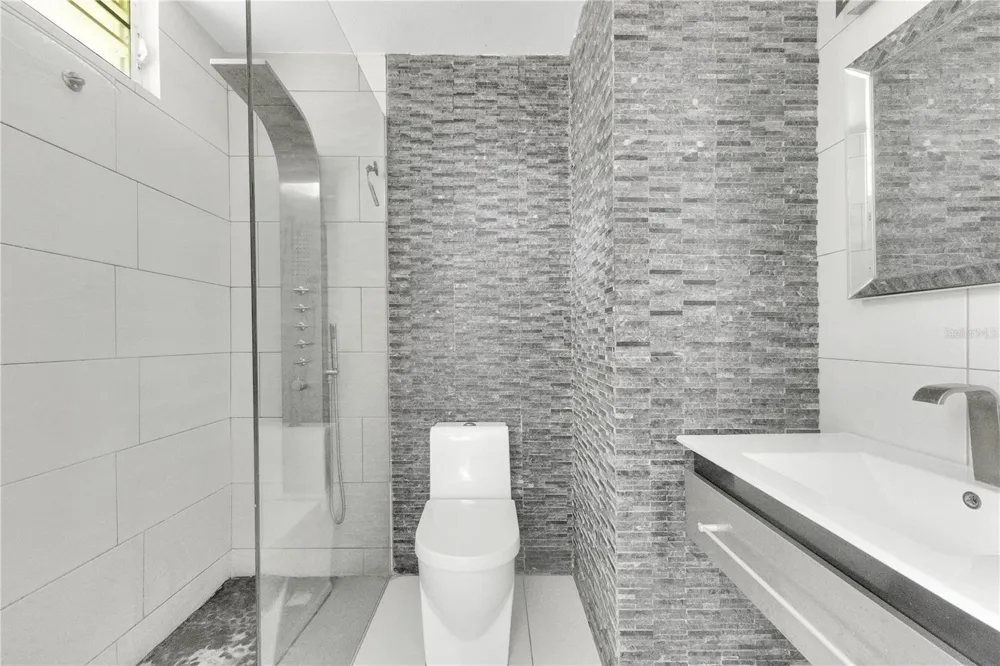 AVE. TRIOVEGABAJEÑO COND. TORRE VISTA #APT. 1504 Vega Baja, PR 00693