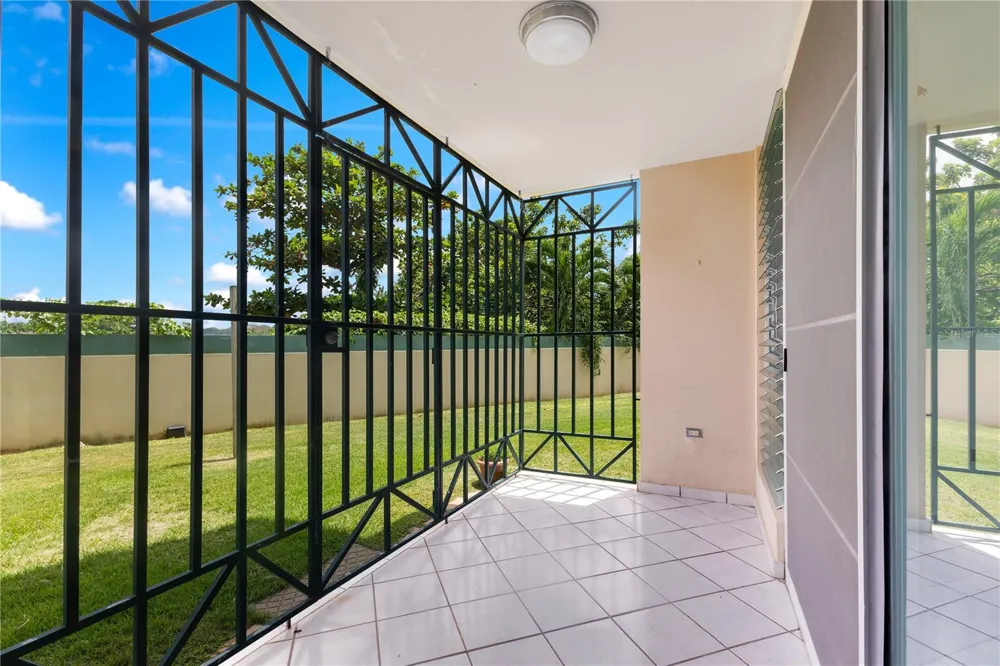 AVE. TRIOVEGABAJEÑO COND. TORRE VISTA #APT. 1504 Vega Baja, PR 00693