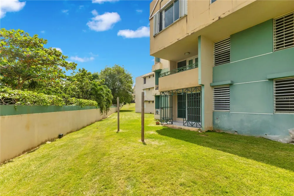 AVE. TRIOVEGABAJEÑO COND. TORRE VISTA #APT. 1504 Vega Baja, PR 00693
