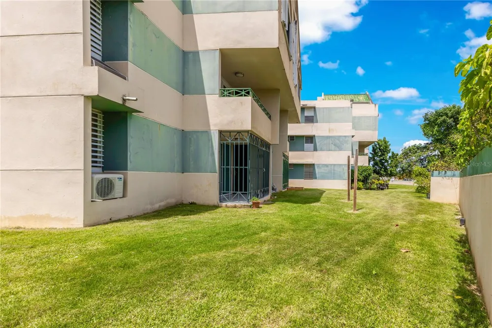 AVE. TRIOVEGABAJEÑO COND. TORRE VISTA #APT. 1504 Vega Baja, PR 00693