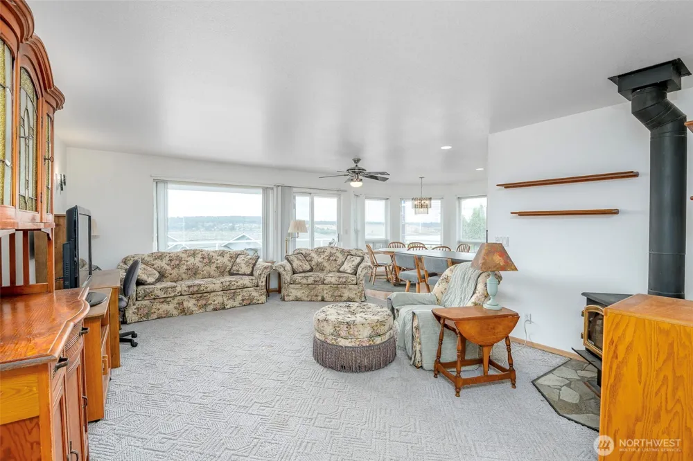 1550 13th Court Fox Island, WA 98333