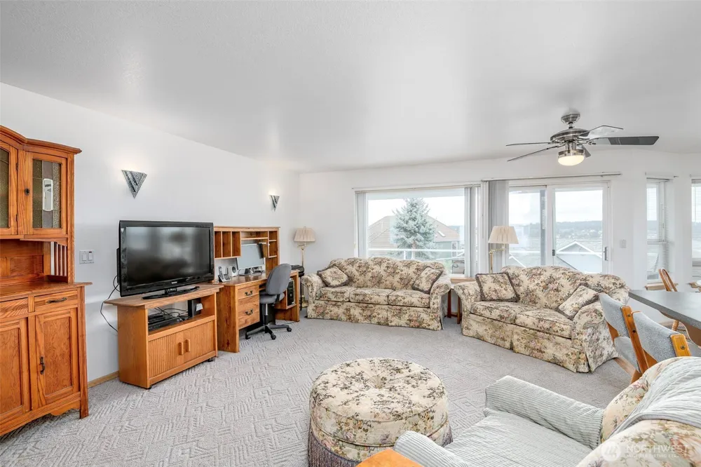 1550 13th Court Fox Island, WA 98333