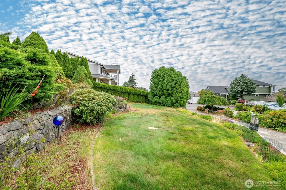 1550 13th Court Fox Island, WA 98333