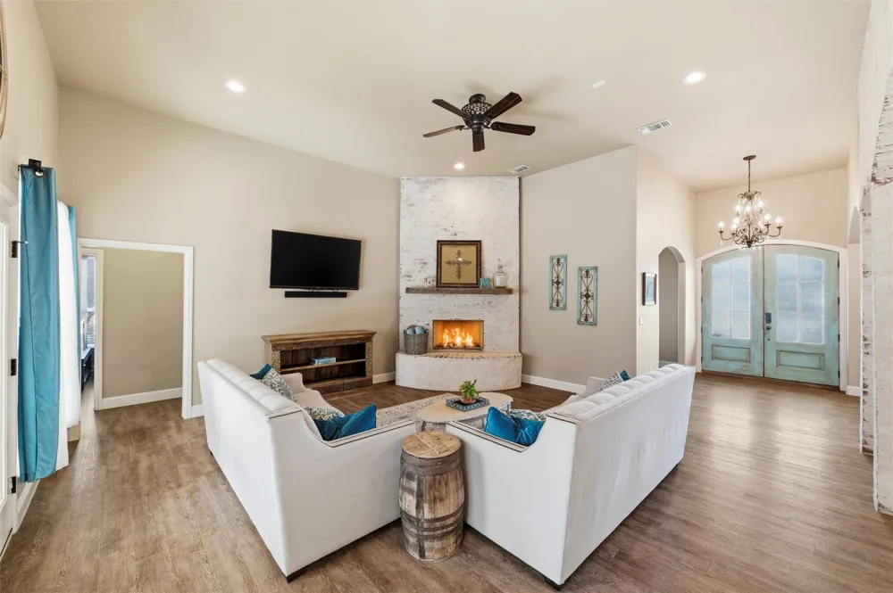 128 E Remuda Court Fort Worth, TX 76108