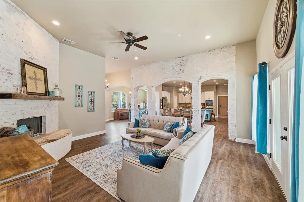 128 E Remuda Court Fort Worth, TX 76108