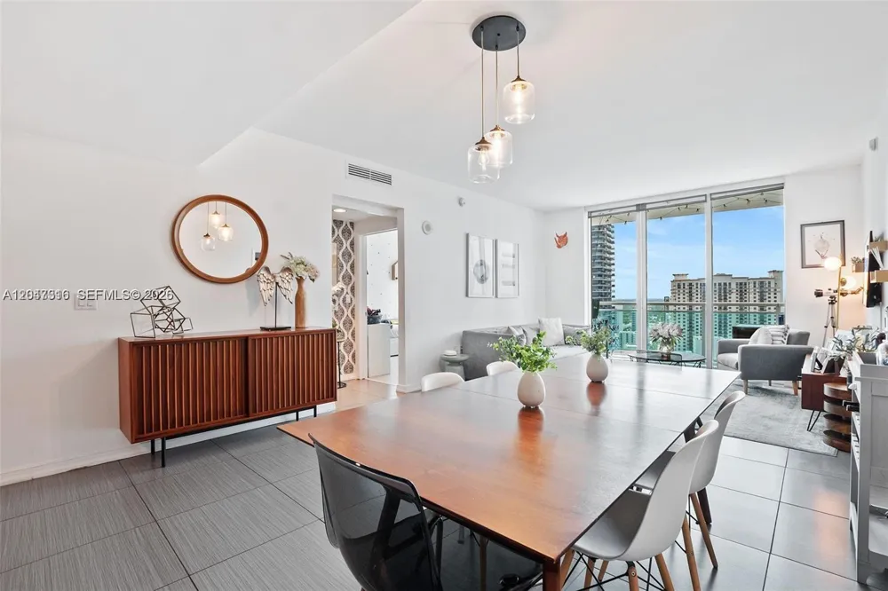 951 Brickell Ave #3207 Miami, FL 33131