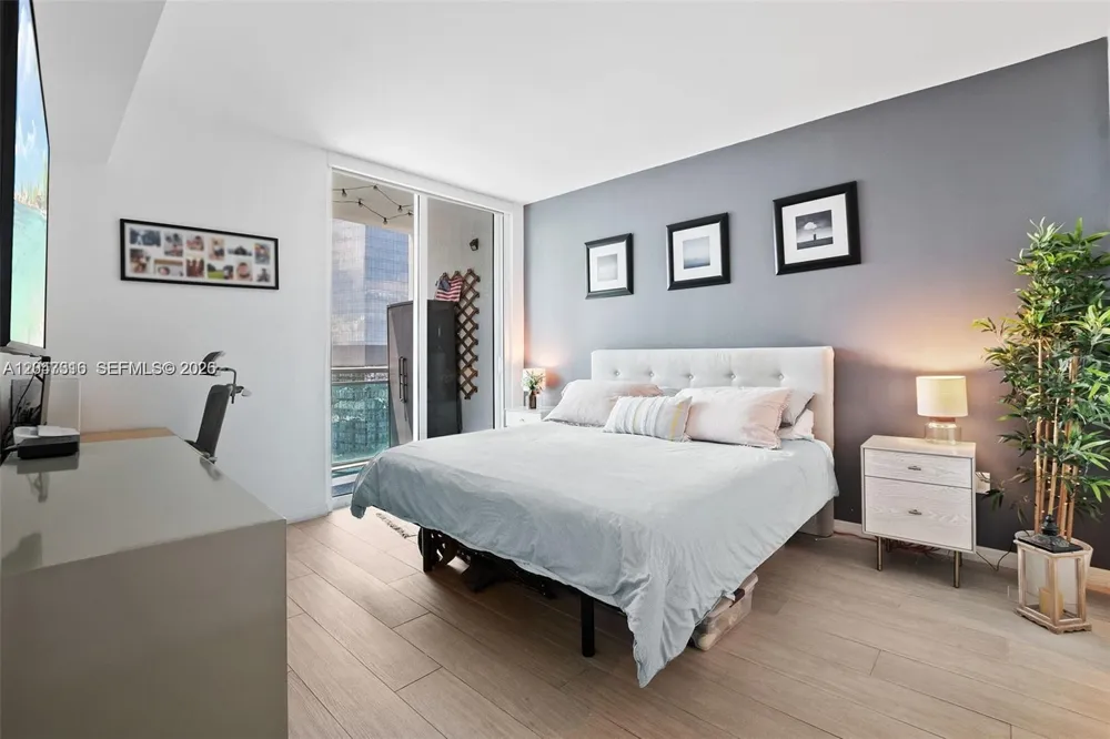 951 Brickell Ave #3207 Miami, FL 33131