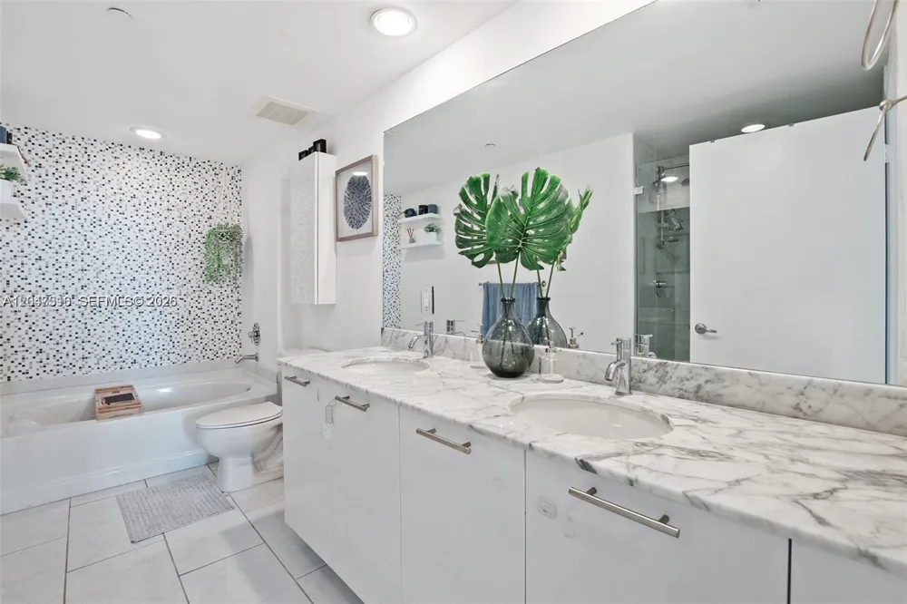 951 Brickell Ave #3207 Miami, FL 33131