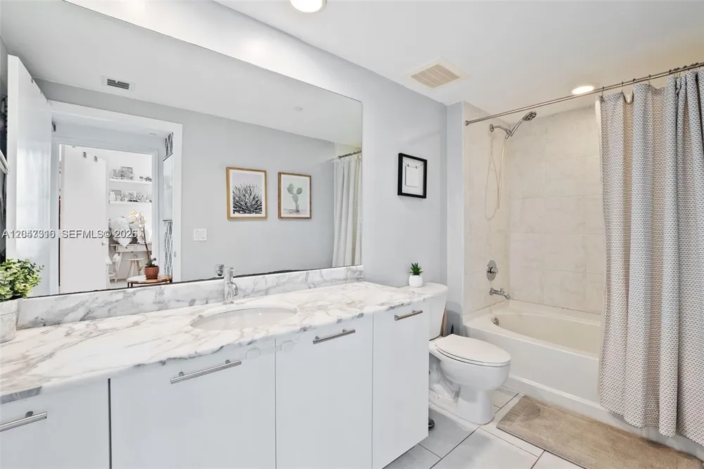 951 Brickell Ave #3207 Miami, FL 33131