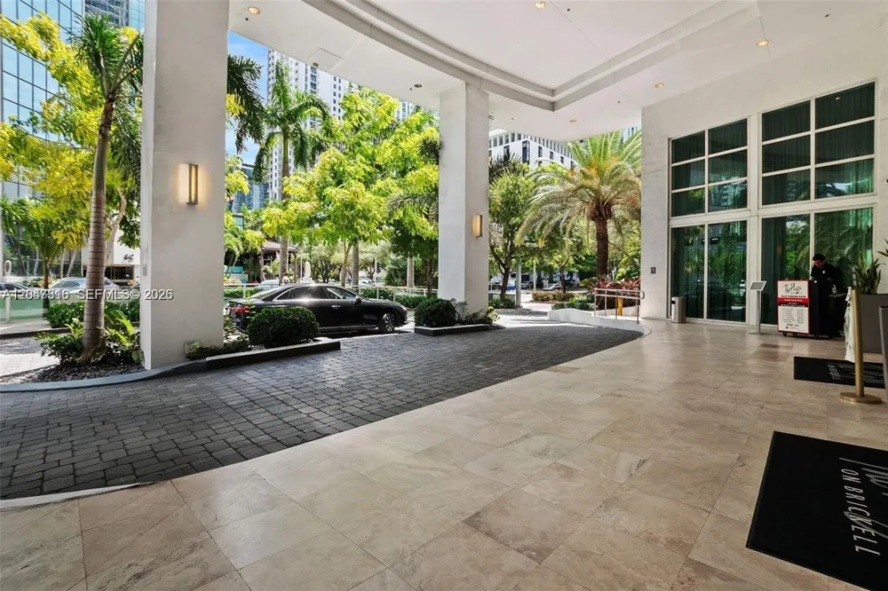 951 Brickell Ave #3207 Miami, FL 33131