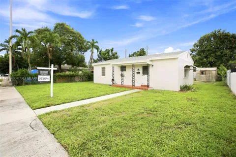 790 E 6th Pl
