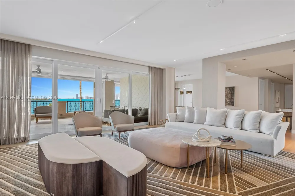 5242 Fisher Island Dr #5242 Miami Beach, FL 33109