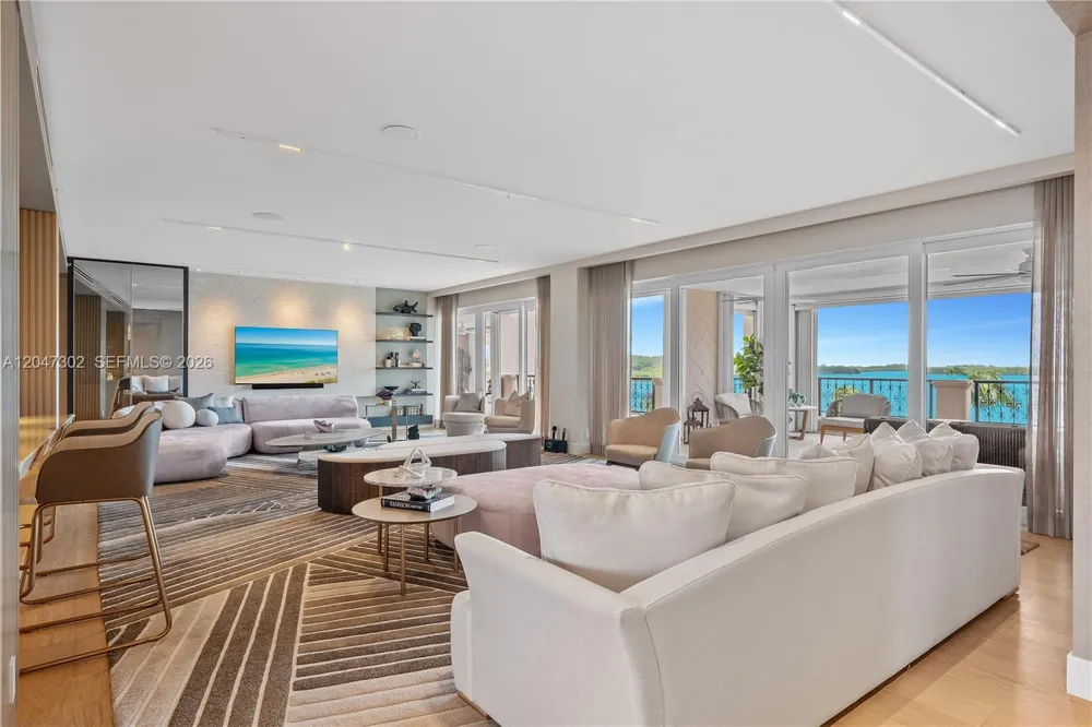 5242 Fisher Island Dr #5242 Miami Beach, FL 33109