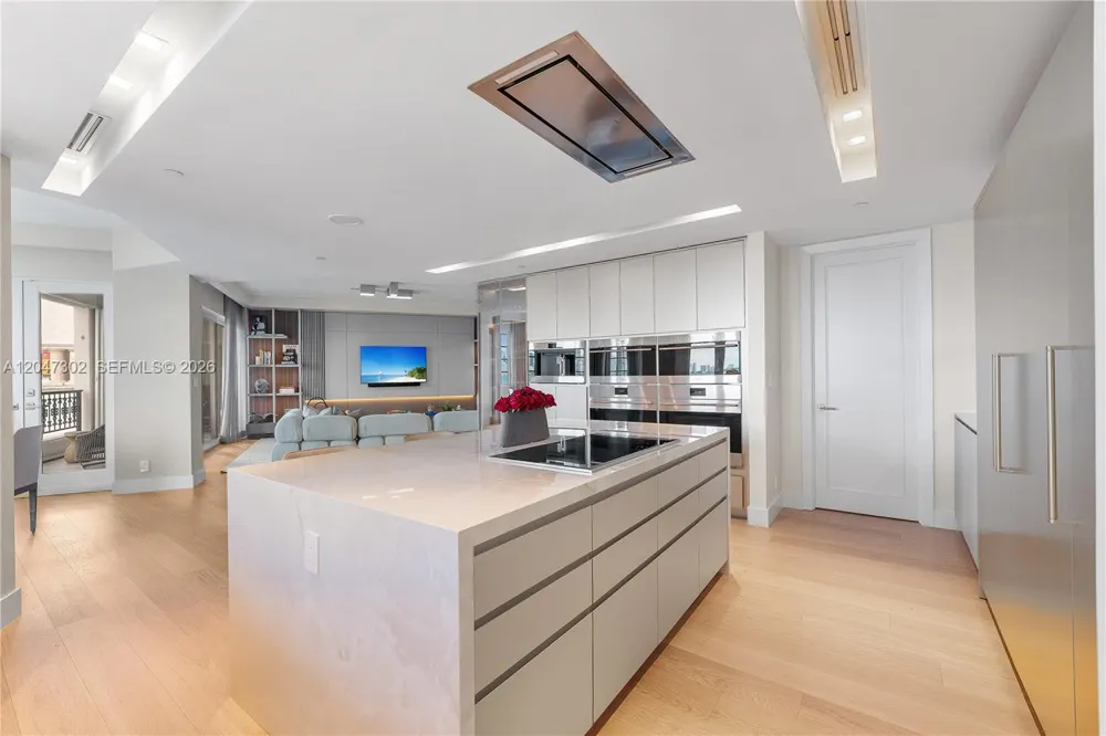 5242 Fisher Island Dr #5242 Miami Beach, FL 33109