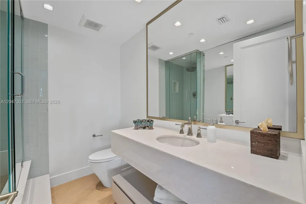 5242 Fisher Island Dr #5242 Miami Beach, FL 33109