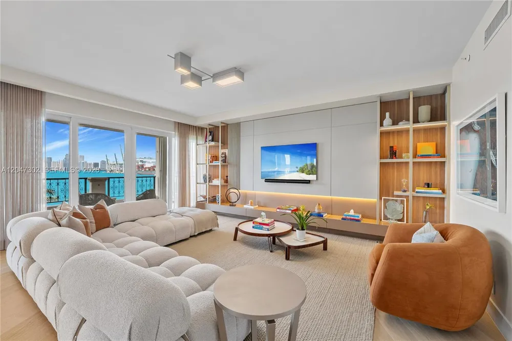 5242 Fisher Island Dr #5242 Miami Beach, FL 33109