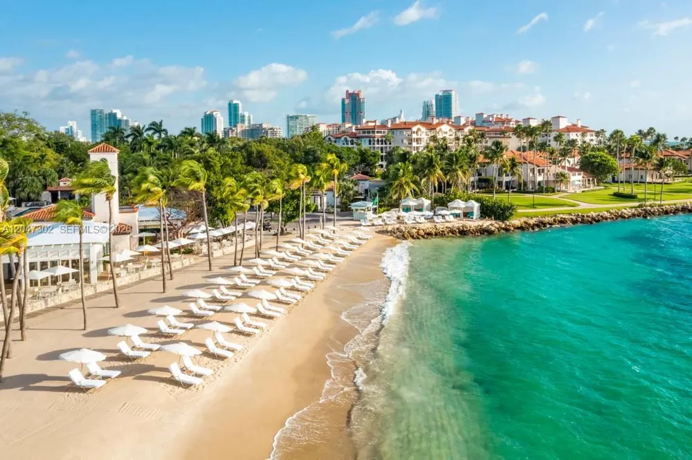 5242 Fisher Island Dr #5242 Miami Beach, FL 33109