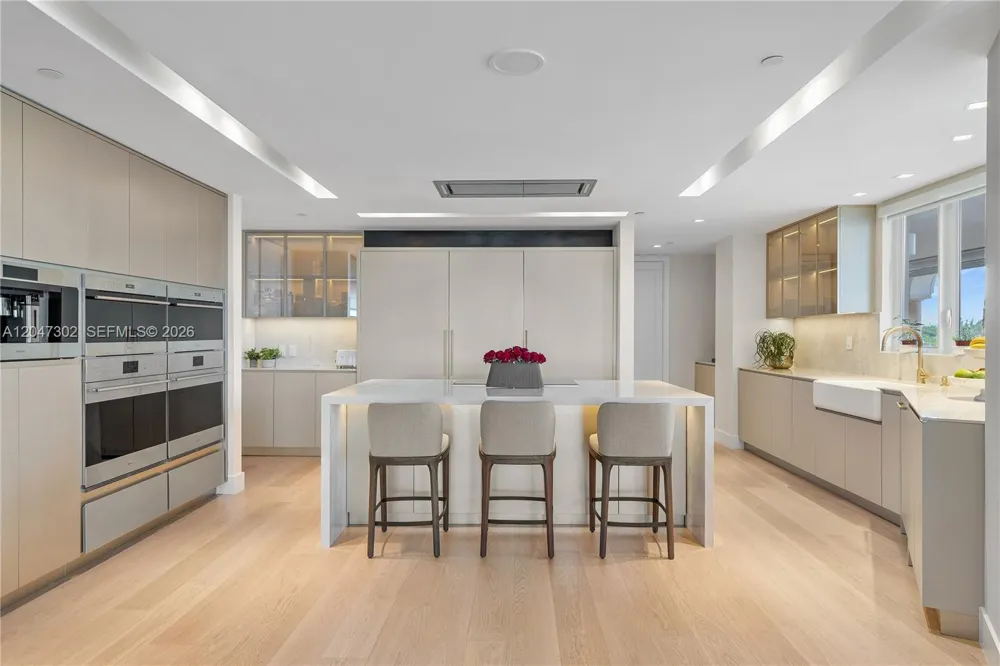5242 Fisher Island Dr #5242 Miami Beach, FL 33109