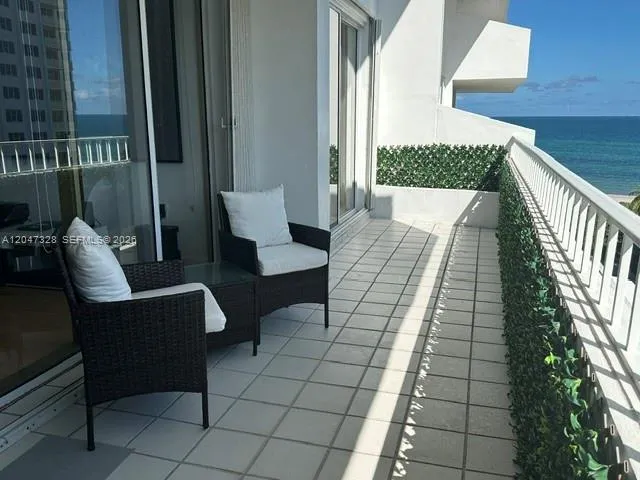 199 Ocean Lane Dr #903 Key Biscayne, FL 33149