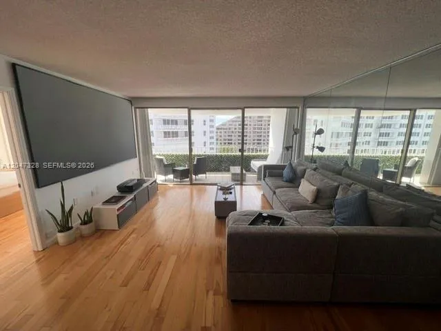 199 Ocean Lane Dr #903 Key Biscayne, FL 33149
