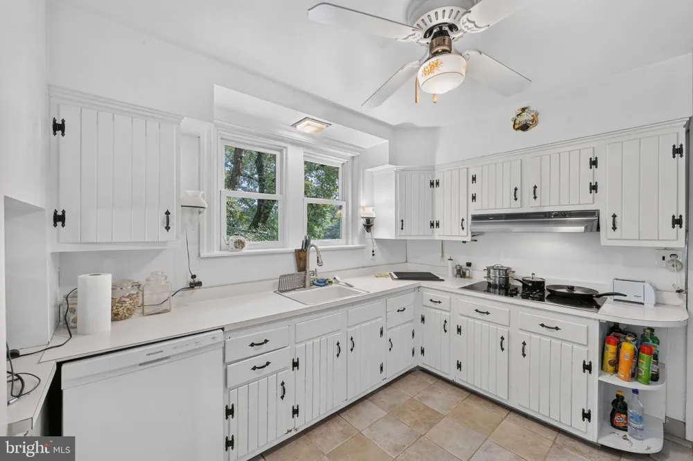 1715 SKIPPACK PIKE Blue Bell, PA 19422