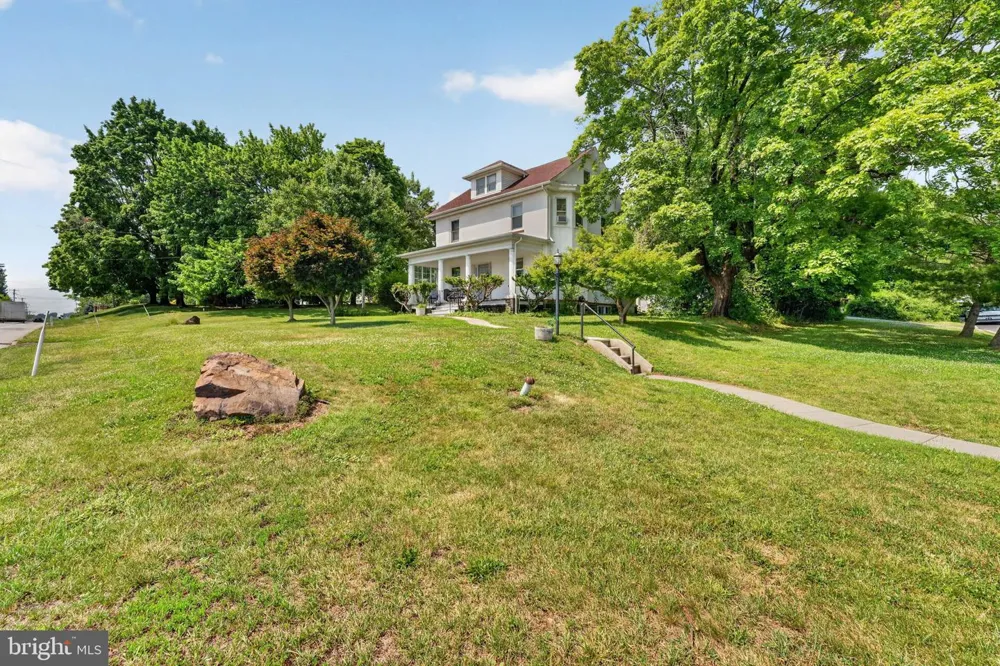 1715 SKIPPACK PIKE Blue Bell, PA 19422