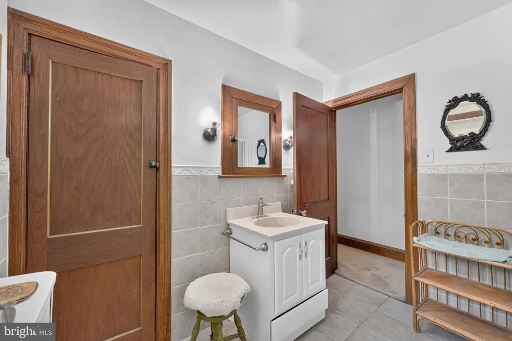 1715 SKIPPACK PIKE Blue Bell, PA 19422