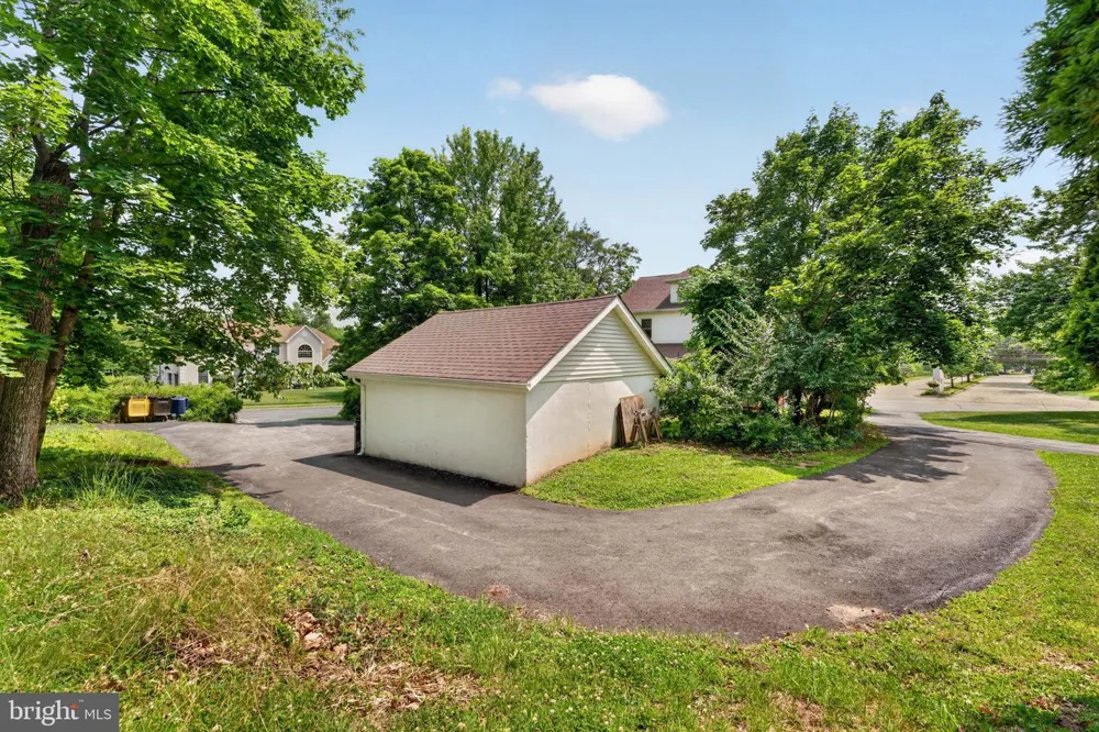 1715 SKIPPACK PIKE Blue Bell, PA 19422