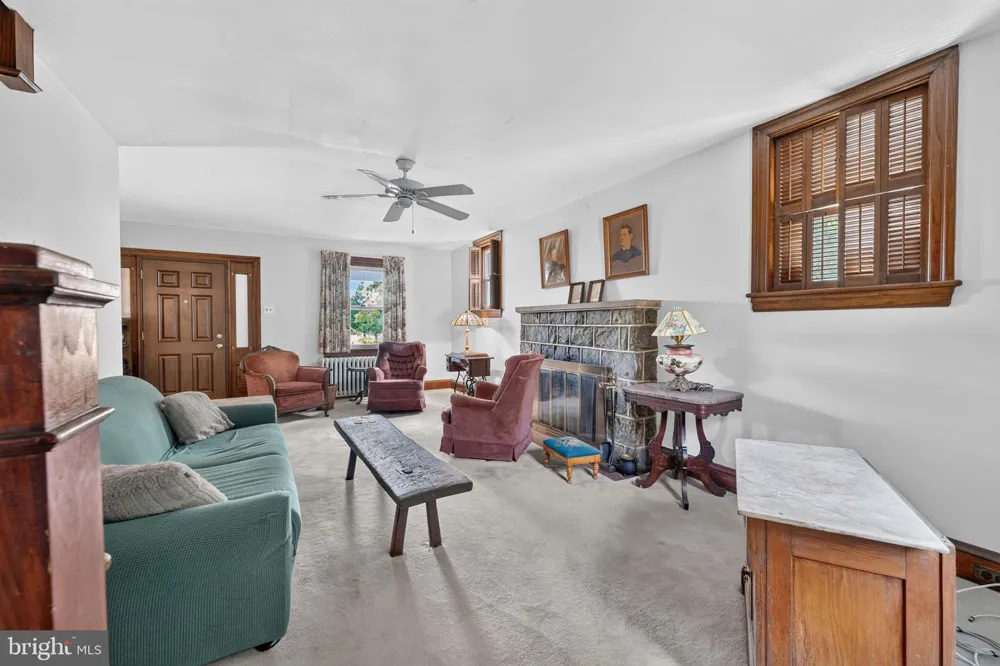 1715 SKIPPACK PIKE Blue Bell, PA 19422