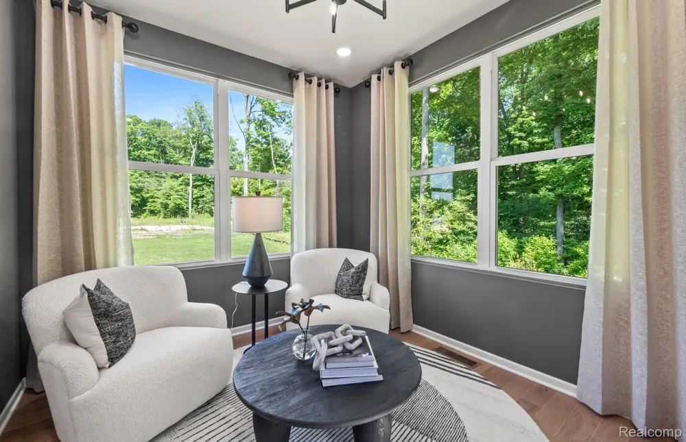 55805 Oak Pointe Drive Shelby Charter Township, MI 48315