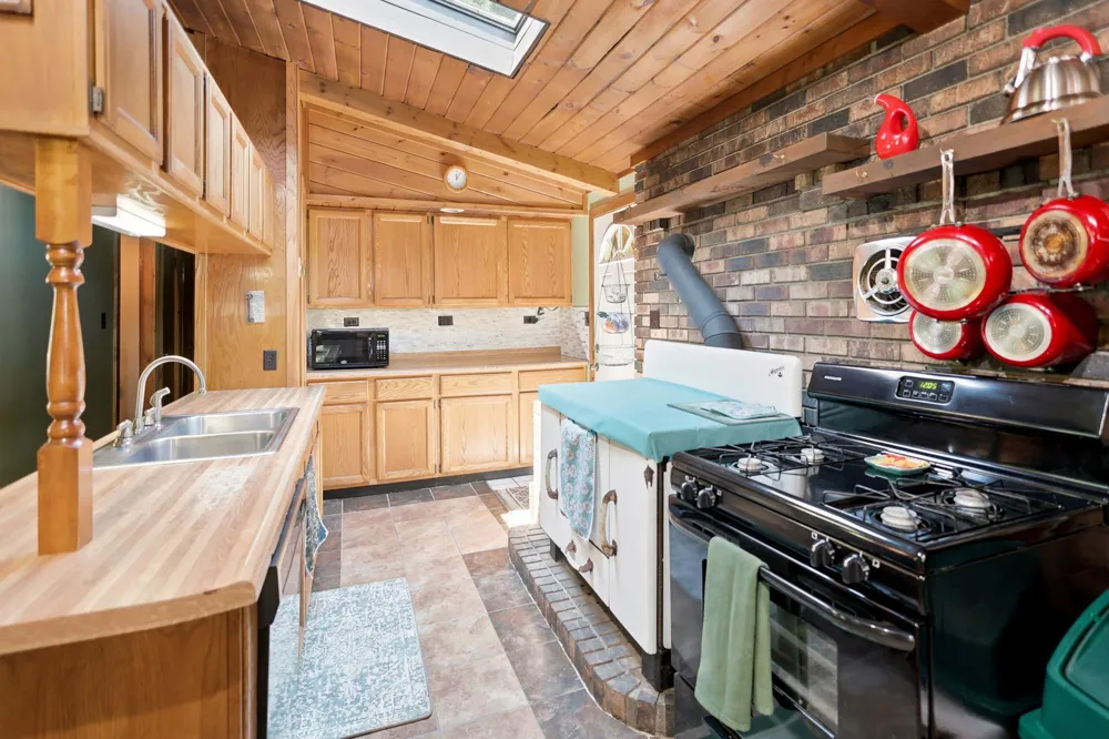 8998 River Road Danbury, WI 54830