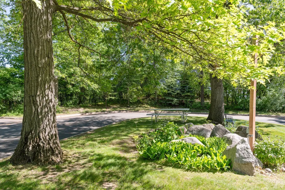 6085 Rowland Road #207 Minnetonka, MN 55343
