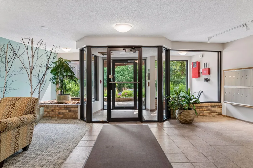 6085 Rowland Road #207 Minnetonka, MN 55343