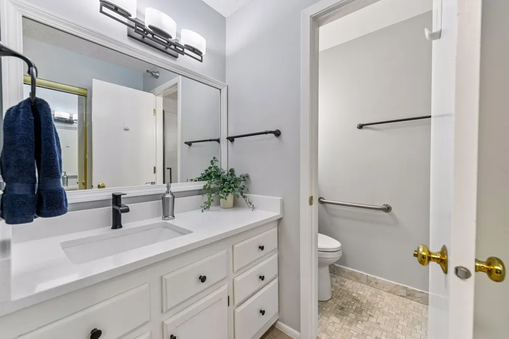 6085 Rowland Road #207 Minnetonka, MN 55343