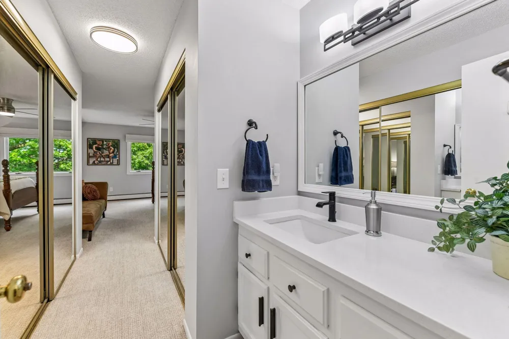 6085 Rowland Road #207 Minnetonka, MN 55343