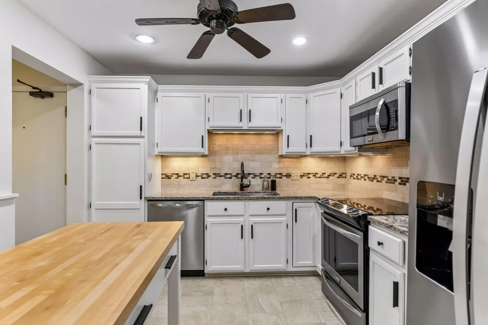 6085 Rowland Road #207 Minnetonka, MN 55343