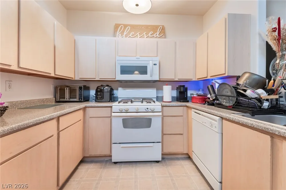 4915 E Russell RD Road Las Vegas, NV 89120