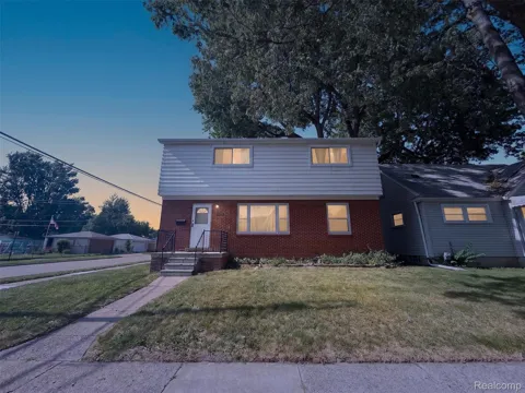 1705 E Granet Avenue