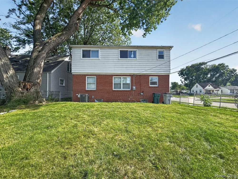 1705 E Granet Avenue Hazel Park City, MI 48030