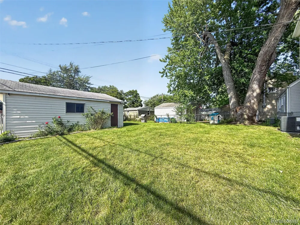 1705 E Granet Avenue Hazel Park City, MI 48030