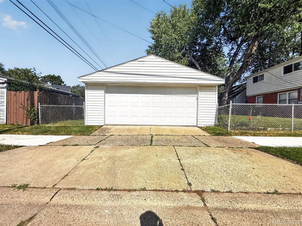 1705 E Granet Avenue Hazel Park City, MI 48030