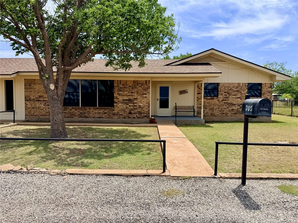 305 S Cleveland Avenue Aspermont, TX 79502